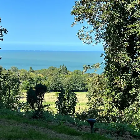 Lumineux Appartement, Jardin, Vu Sur 아파트 *